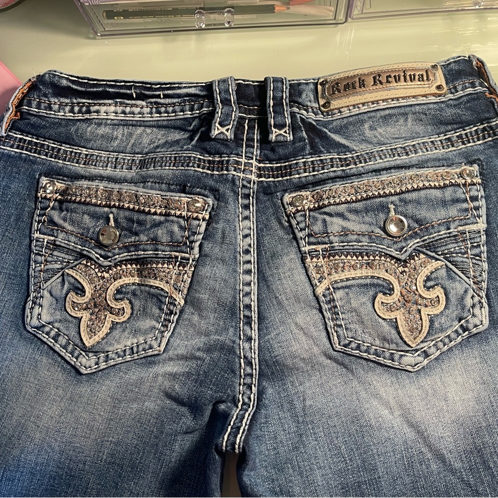Rock Revival Distressed Easy Crop